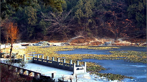 Jingcui Lake and Fragrant Hill