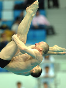 Olympic champion Dmitry Sautin (Front) of Russia competes in the men's 3m synchro springboard event at the 16th FINA Diving World Cup in Beijing's National Aquatics Center, also known as 'Water Cube' for the Olympics. Sautin won the silver with his partner. [Xinhua]