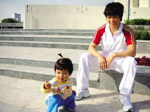 冼東妹為奧運(yùn)給5個(gè)月女兒強(qiáng)行斷奶 用金牌補(bǔ)償女兒