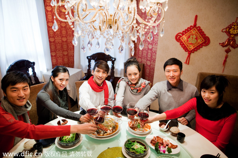 【老外博報(bào)】中國(guó)社交禮儀的9大禁忌