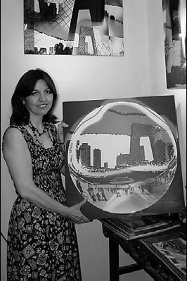 Hungarian artist savors watching people