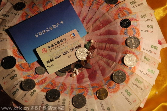 Should a husband give his whole salary to his wife?