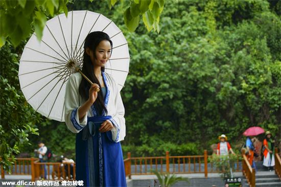 Hanfu, cultural revival or awkward 'time travel'?