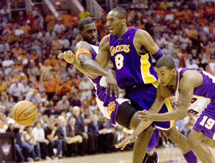 Phoenix Suns guard Raja Bell (19) tips the ball away as teammate forward Tim Thomas fouls Los Angeles Lakers guard Kobe Bryant (8) in fourth quarter action in game seven of their NBA Western Conference playoff series in Phoenix, Arizona May 6, 2006. The Suns won 121-90. They will play the Los Angeles Clippers in round two of the NBA Western Conference playoffs starting May 8 in Phoenix.