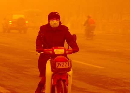 Sandstorm hits northwest China