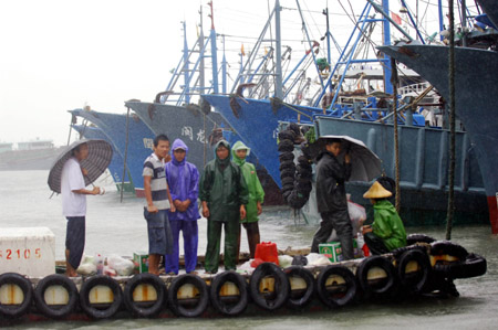 Typhoon Kaemi displaces over 500,000