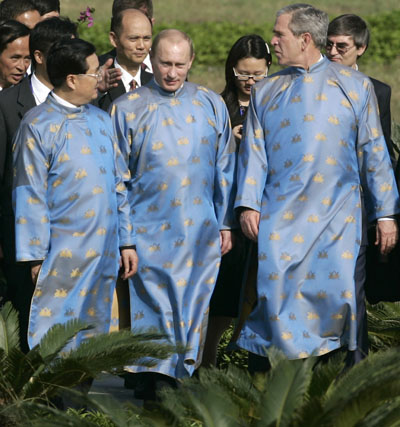 APEC leaders take family photo