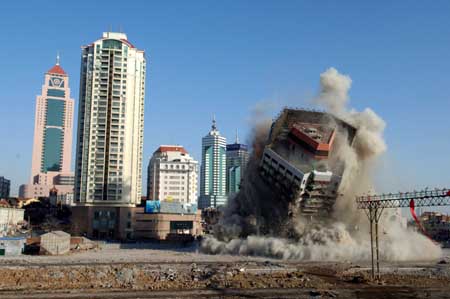 Qingdao Railway Plaza dismantled