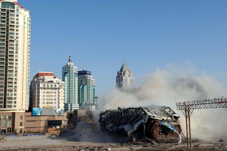 Qingdao Railway Plaza dismantled