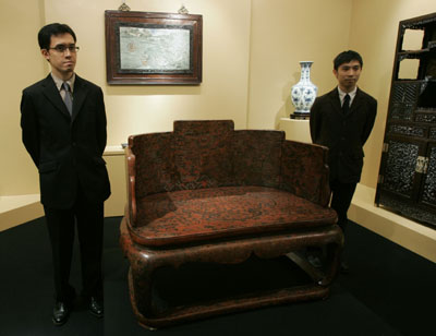 Macao's Ho pays record price for Kangxi throne