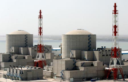 A general view shows the Tianwan nuclear power station in Lianyungang, East China's Jiangsu Province, August 16, 2007. China National Nuclear Corp (CNNC) said its Tianwan nuclear power station, the biggest-ever joint project between China and Russia, began full commercial operation on Thursday.[newsphoto]