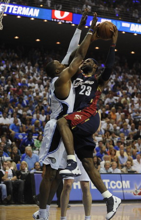 It's Magic: Orlando makes Kobe-LeBron disappear