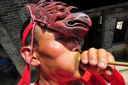 Villagers perform traditional Yang Opera