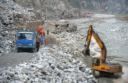 Rescue continues after landslide kills four in Sichuan 