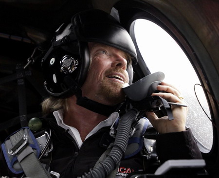 Virgin Mothership Eve lands for Airventure '09