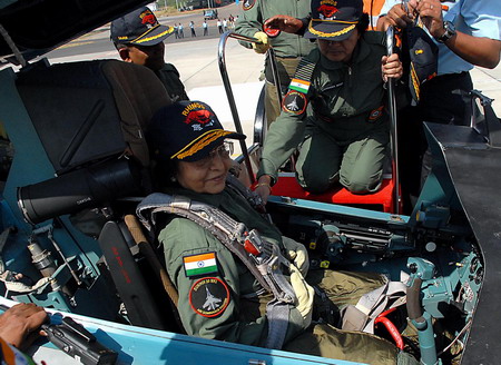 74-year-old Indian President flies in fighter jet