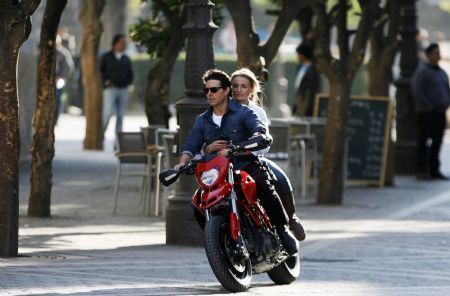 Tom Cruise, Cameron Diaz on set of 