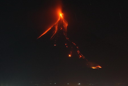 Mayon volcano continues to rumble, lava fountaining