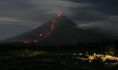 Mayon volcano continues to rumble, lava fountaining