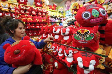 Tiger toys in vogue on lunar New Year's eve