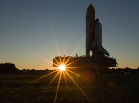 'Endeavour' arrives at launch pad