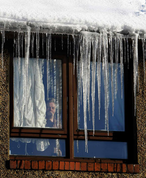 Cold breeze and snow continue to sweep N Hemisphere