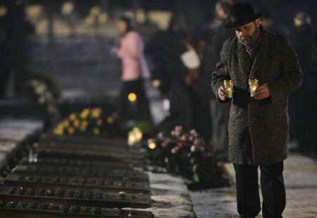 Auschwitz victims mourned on 65th anniversary