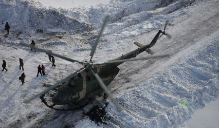 Helicopters rescue the trapped in Xinjiang
