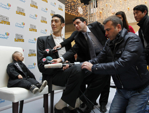 World's shortest man dies at 21