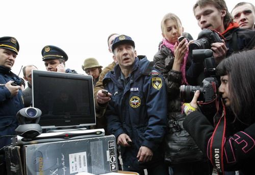 Female suicide bombers kill 37 in Moscow metro