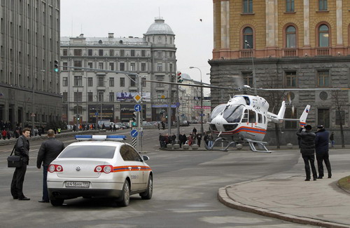 Female suicide bombers kill 37 in Moscow metro
