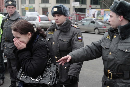 Female suicide bombers kill 37 in Moscow metro
