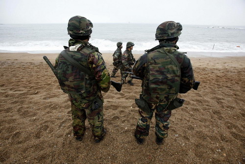 Search for missing ROK sailors continues, relatives grieve
