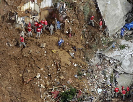 Slum disappears after mudslide near Rio