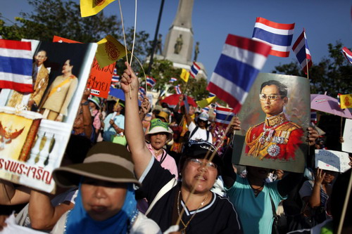 'Red Shirt' held massive rally, prepare final battleground