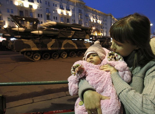 Moscow rehearses for military parade