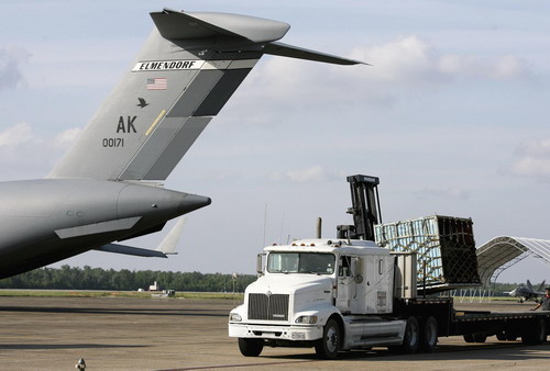 US shields coastline with oil containment boom