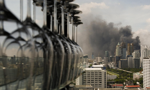 Rioting rages through Bangkok after fresh clashes