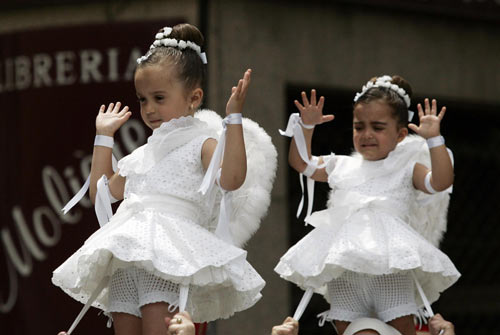 Dancing with daughters on the shoulders