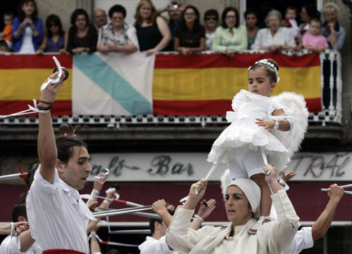 Dancing with daughters on the shoulders