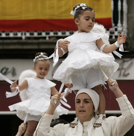 Dancing with daughters on the shoulders