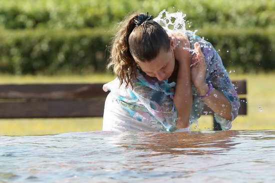 As Moscow bakes, Argentina braves the cold