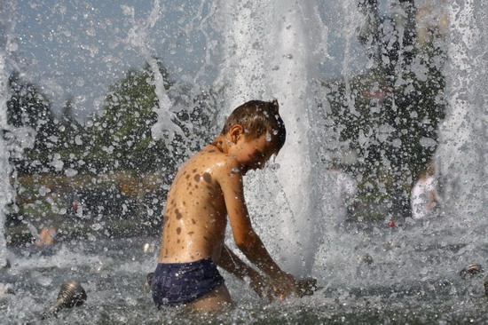 As Moscow bakes, Argentina braves the cold