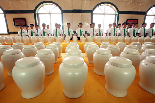 Tianjin hold an eco-burial ceremony to encourage green burial manner. Tianjin embraces an eco-friendly burial