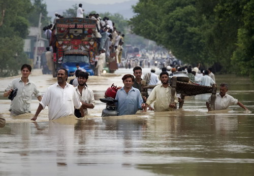 Flashfloods wreak havoc on Pakistan, killing hundreds