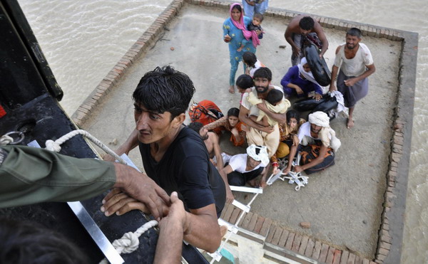 Pakistan floods make millions homeless
