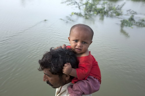 Aids-delivery too slow for Pakistan flood victims