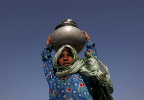 Flood victims struggle to make a living in Pakistan