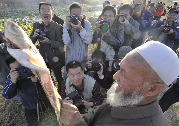 Traditional way of grilling fish attract tourists
