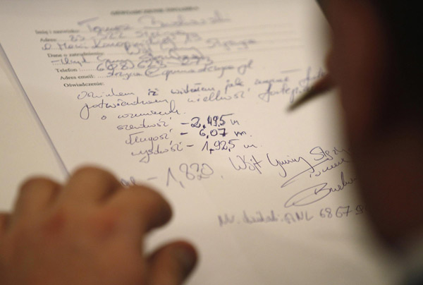 Biggest piano to mark end of Chopin Year